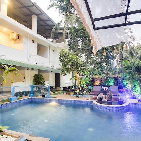 Candolim Sands Hotel Bagian luar foto
