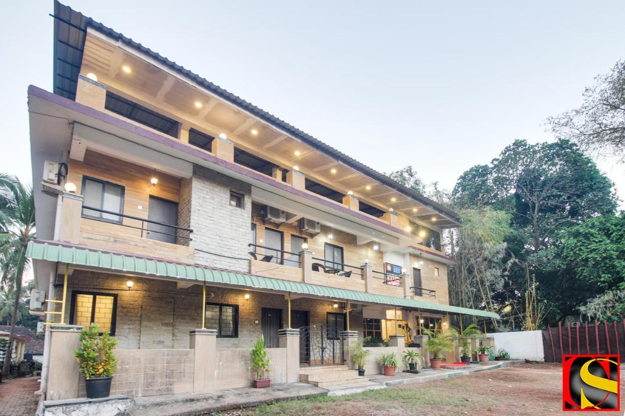 Candolim Sands Hotel Bagian luar foto