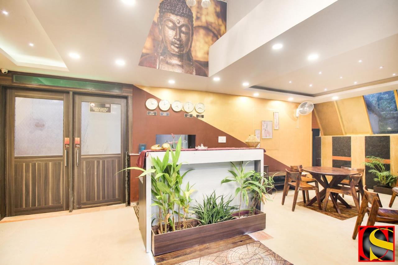 Candolim Sands Hotel Bagian luar foto