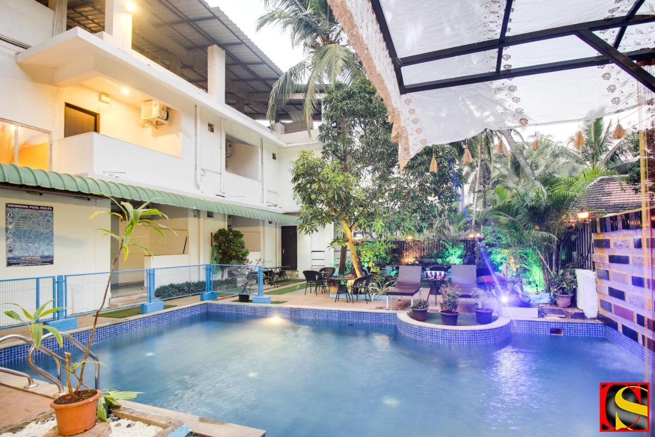 Candolim Sands Hotel Bagian luar foto
