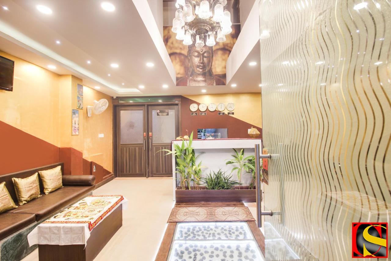 Candolim Sands Hotel Bagian luar foto