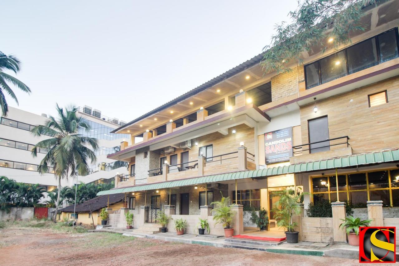 Candolim Sands Hotel Bagian luar foto