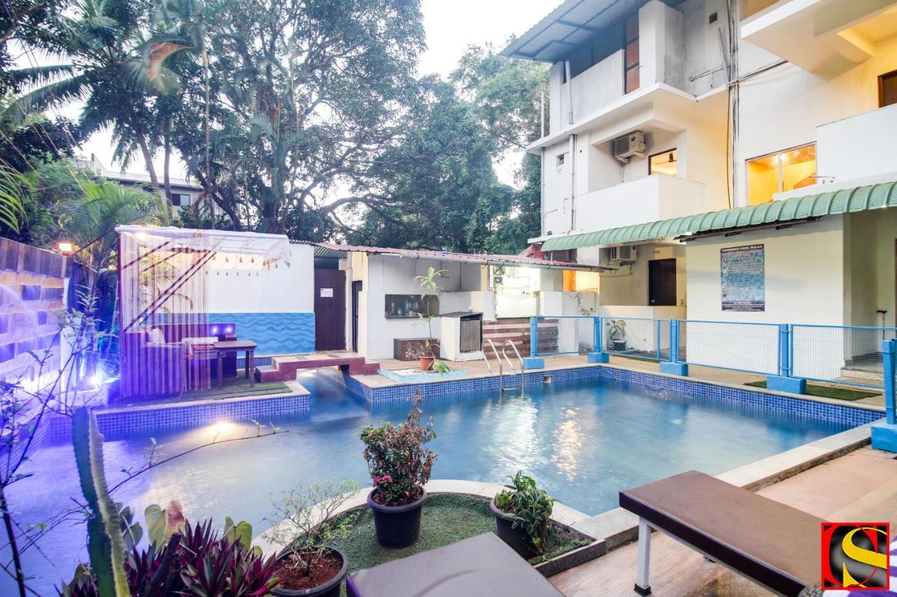Candolim Sands Hotel Bagian luar foto