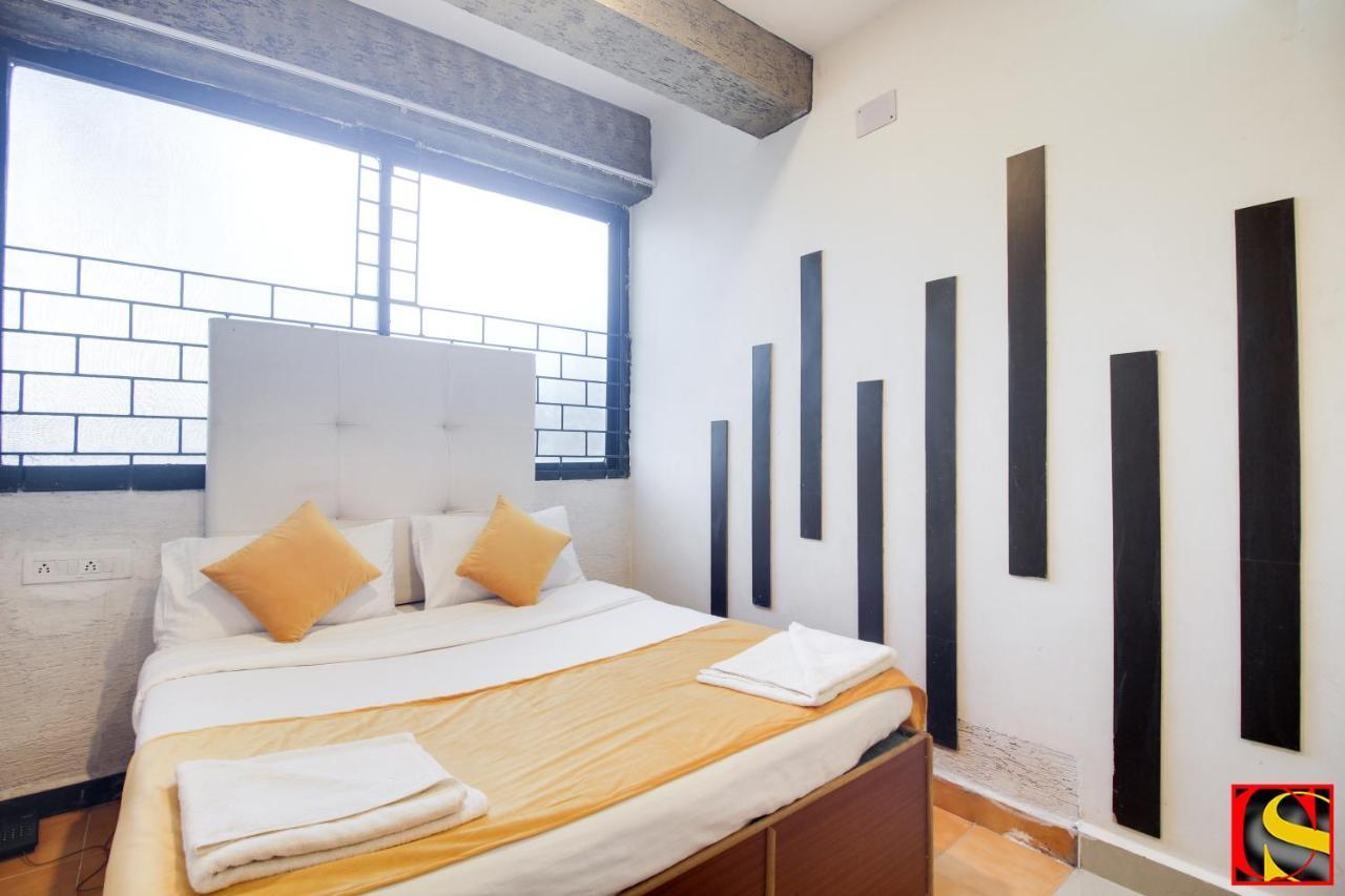Candolim Sands Hotel Bagian luar foto