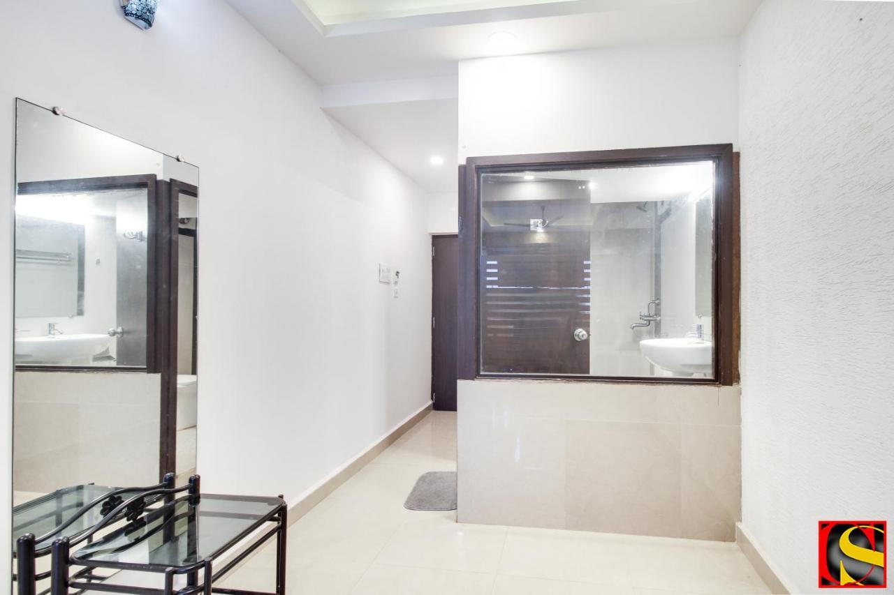 Candolim Sands Hotel Bagian luar foto