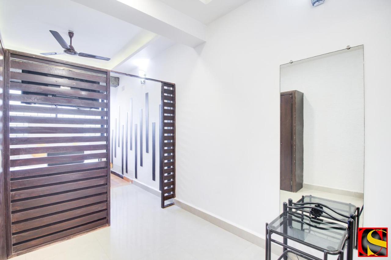 Candolim Sands Hotel Bagian luar foto